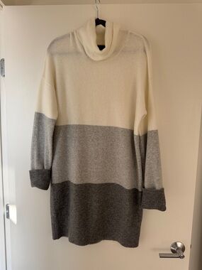 RACHEL Rachel Roy Ivory, Light Gray & Charcoal Colorblock Turtleneck Sweater